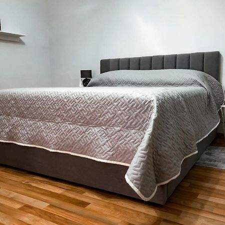 Vila Kodra Tirana Exteriör bild