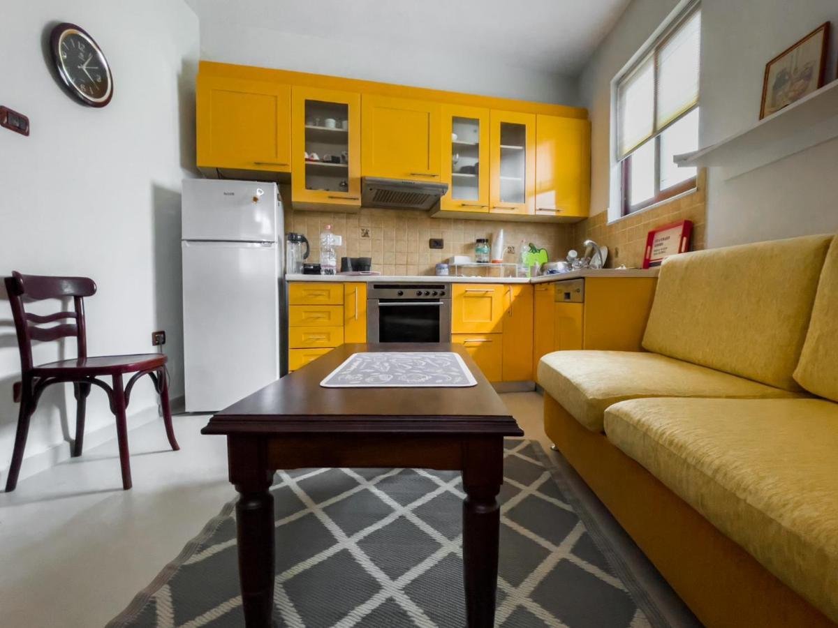Vila Kodra Tirana Exteriör bild