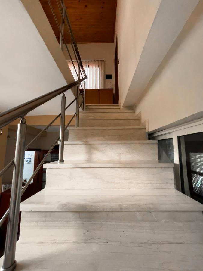Vila Kodra Tirana Exteriör bild