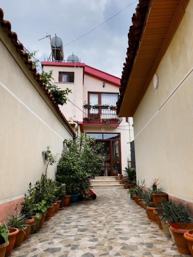 Vila Kodra Tirana Exteriör bild