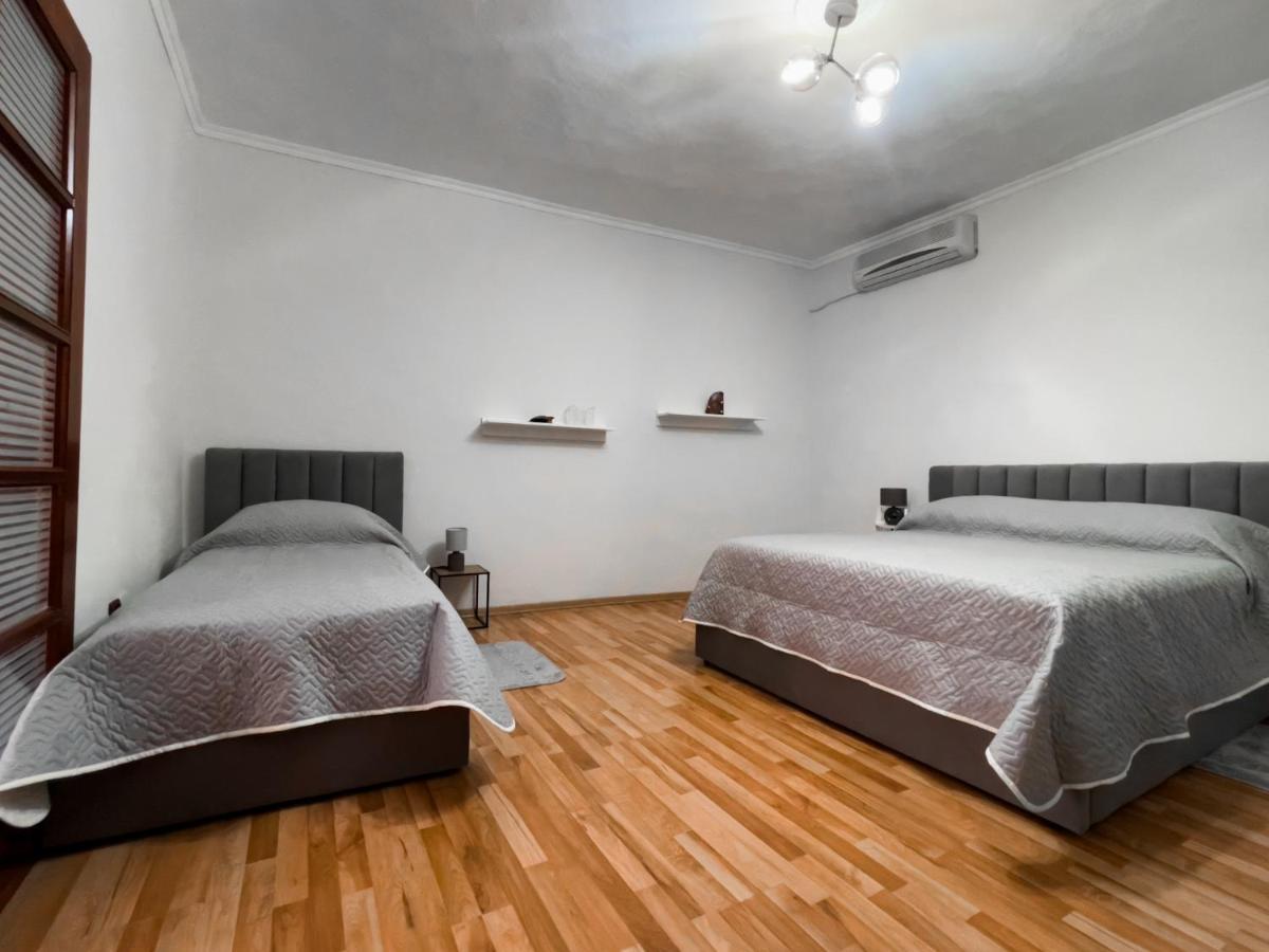 Vila Kodra Tirana Exteriör bild